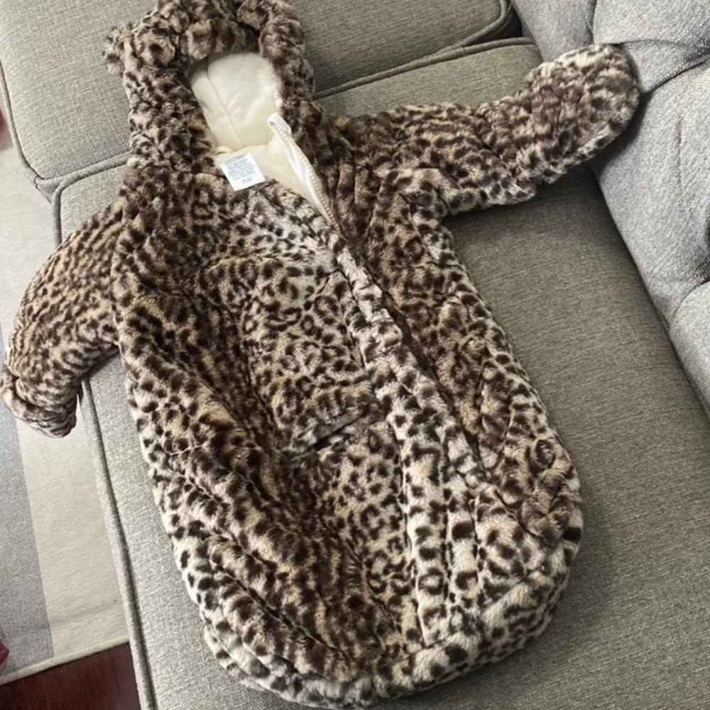 Carters snowsuit 0-6m never worn